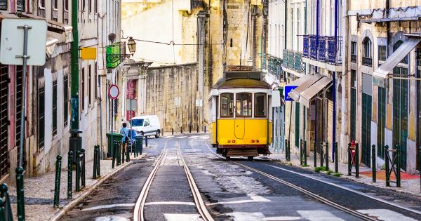 Portugal requires B2G e-invoicing January 1st 2021 and January 1st 2022