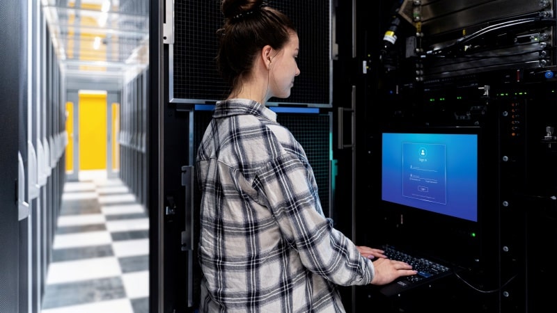 4 Reasons Why You Should Use Third-Party Data Centers