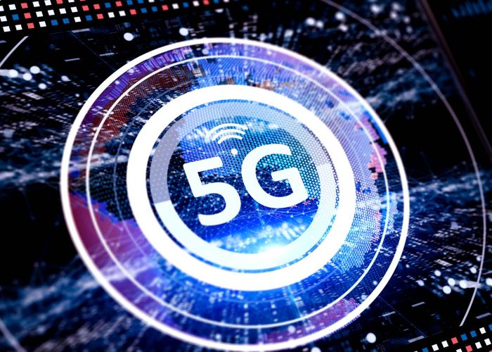 The Battle of 5G Titans: Standalone (SA) and Non-standalone (NSA) 5G Deployment Models