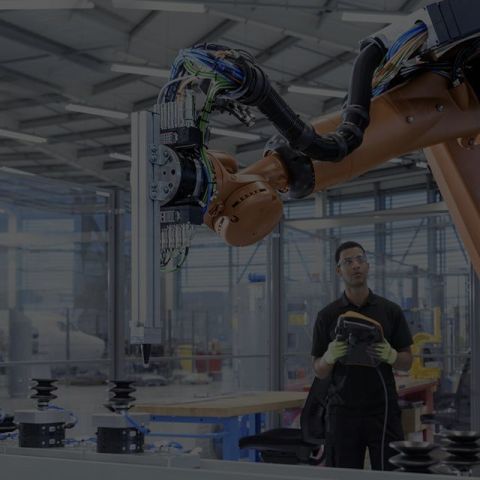 <b>Comarch IoT MES</b><br>Advanced Manufacturing </br>Management System